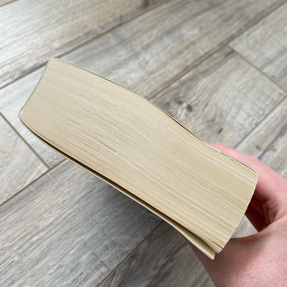 Book - New Moon - By Stephenie Meyer - Picture 3 of 3